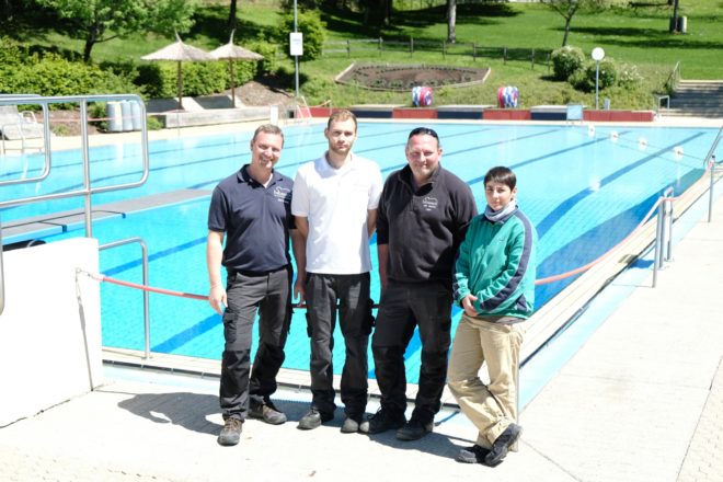 Badehosen ausgepackt – Tanja Marquardt verstärkt das Schwimmbad-Team in Biberach