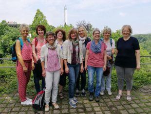 Frauengruppe als »Turm-Touristen«