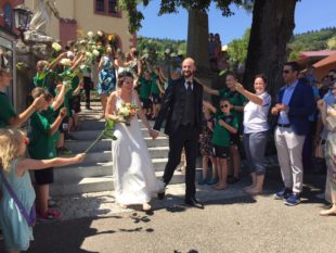 Große Gratulantenschar für Jürgen und Sandra Buchholz