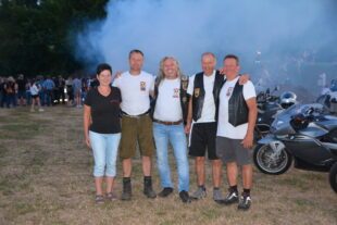 Motorradsound, Blasmusik, Rockmusik und ein sattes Unwetter