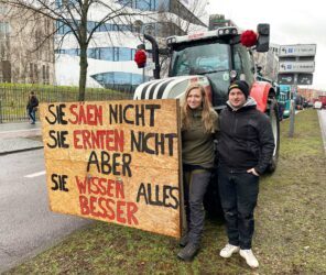 Mit dem Traktor quer durch Deutschland zur Bauerndemo