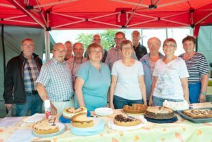 Friedenskapelle trotzt dem Wetter:  Gelungenes Bergfest bei Regen