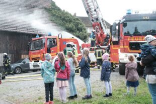 Feuerwehren zeigen spektakuläre Rettungsaktion