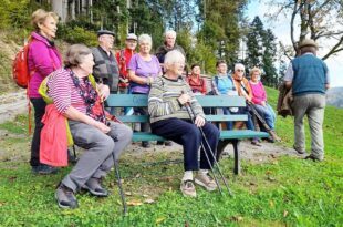 Seniorenwanderung mit Panoramablick