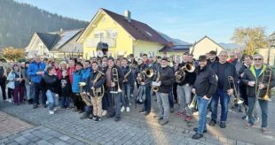 Drei Orchester überraschten Stefan Polap mit einem Aufmarsch