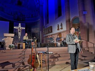 Wunderbares und ergreifendes Konzert mit Clemens Bittlinger