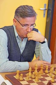 Der Internationale Meister 
Milan Novkovic spielt 2027 in Zell a. H. simultan.