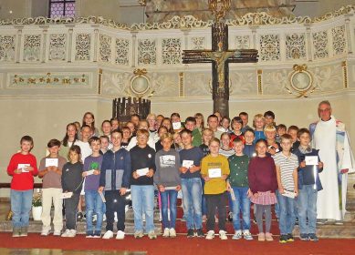 45 Kinder aus Zell, Unterharmersbach, Unterentersbach und Oberentersbach haben sich zur Erstkommunion 2027 angemeldet. Mit einem gemeinsamen Gottesdienst in der Zeller Pfarrkirche 
begann ihre Vorbereitungszeit.