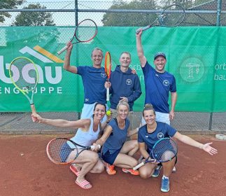 Konnten nach dem letzten Spieltag die Meisterschaft in der 
2. Bezirksklasse feiern: Hinten v.l.n.r. Benjamin Künstle, Michael Uhl, Benedikt Meyer. Vorne v.l.n.r. Claudia Künstle, Nicole Wagner und Nicola Meyer.