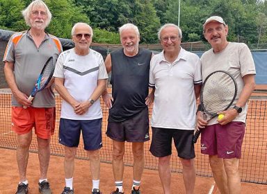 Einen souveränen Sieg fuhren diese Herren 70 Spieler der TSG 
TC Zell/TC Haslach ein (von links): Horst Koller, Günter Hochholzer, Lothar Seiler, Helmut Siefert, Rainer Brucher.