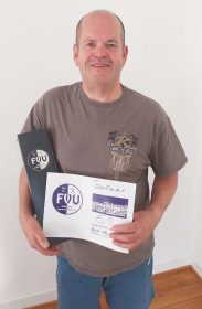 Mit Präsenten und herzlichen Worten gratulierte der FVU seinem treuen Mitglied Dieter Hangs zum 65. Geburtstag.