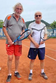 Horst Koller (links) und Günter Hochholzer überzeugten mit ihrem Sieg gegen den TC Ortenberg.