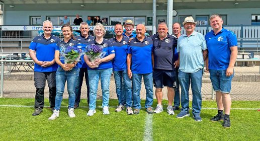 Viele Hombacher Originale finden sich in den Reihen des Jugendfördervereins (von links): Ulrich Greber, Steffi Vögele, Hubert Lehmann, Gisela Körnle, Vorsitzender Martin Gieringer, Hubert Schwarz, Herbert Hertig, Rolf Geppert und Alexander Uhl. FVU-Ehrenvorsitzender Hans-Peter Wagner und FVU-Vorsitzender Florian Jilg gratulierten zur Wahl.