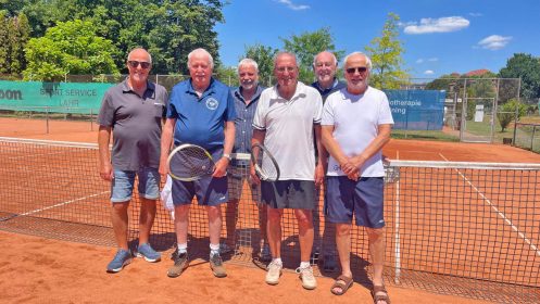 Für die Herren 75 der Zell-Haslacher Spielgemeinschaft gab es eine Punkteteilung im letzten Spiel der 
Medenrude 2026. Von links: Mannschaftsführer Klaus Gaiser, Hans-Martin Moll, Lothar Seiler; Helmut 
Siefert, Bernd Antes, Günter Hochholzer.