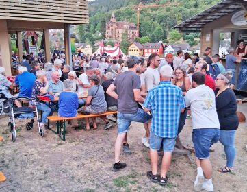 Bis in die Abendstunden wurde beim Hermehansenhof zusammengesessen, erzählt und gelacht – nach Konzertende wollte noch lange niemand nach Hause.