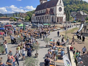 Nordrach erlebte beim Naturpark-Markt am Sonntag einen Besucheransturm. Die Parkmöglichkeiten im Dorf waren ausgeschöpft. Im Bürgerpark blieb dennoch genügend Platz, um den Markttag zu genießen.