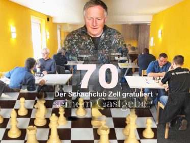 Gastgeber Paul Lehmann in einer der „Schacharenen“ des Klosterbräus während eines Mannschaftskampfs. Seit Jahrzehnten stellt er dem Schachclub Zell Räume für Training und Wettkämpfe zur Verfügung.